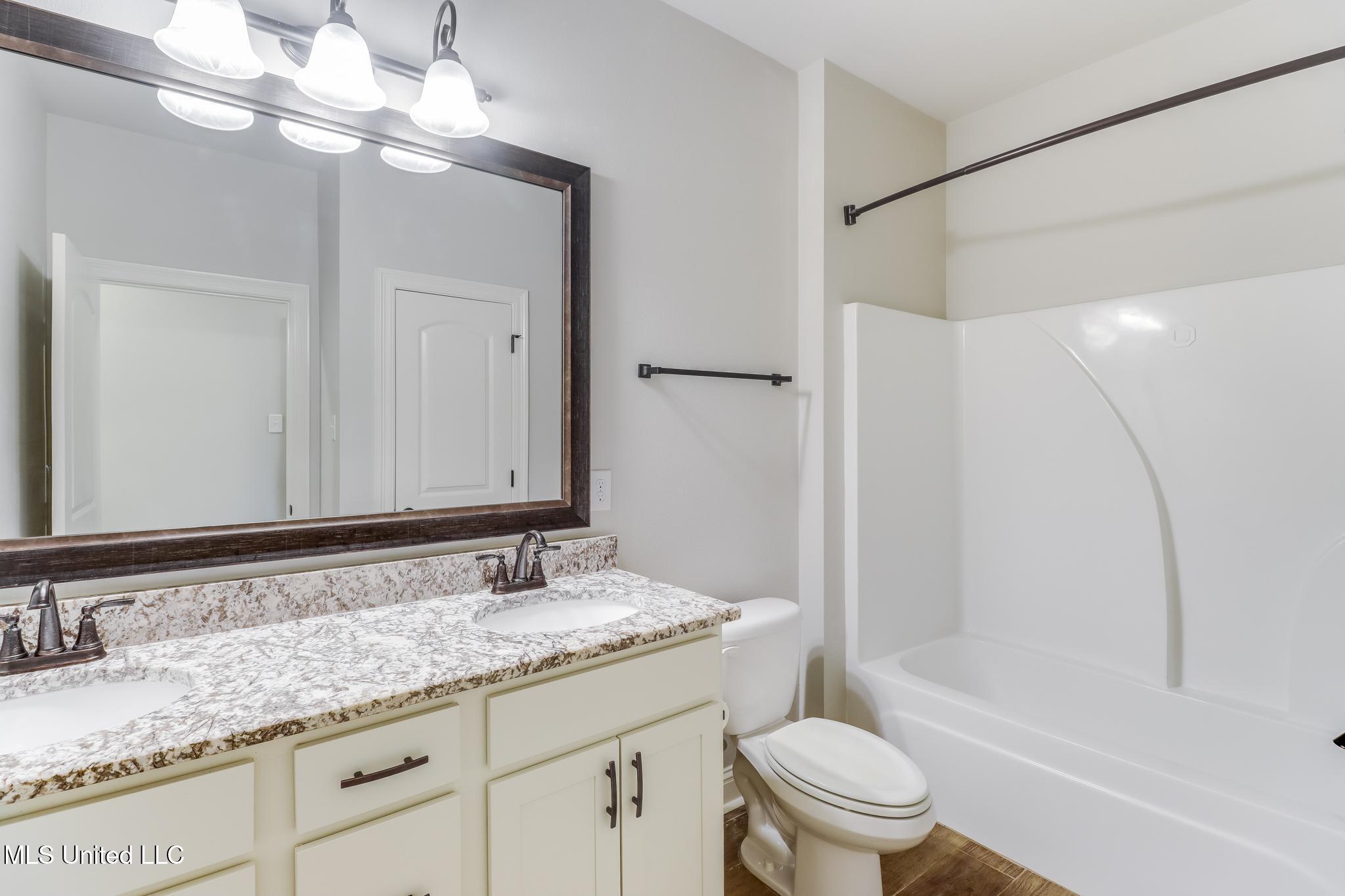 11816 Smokey Court Ocean Springs, MS 39564 - Photo 32 of 43 Photo Nov 14 2025, 1 10 00 PM (2)