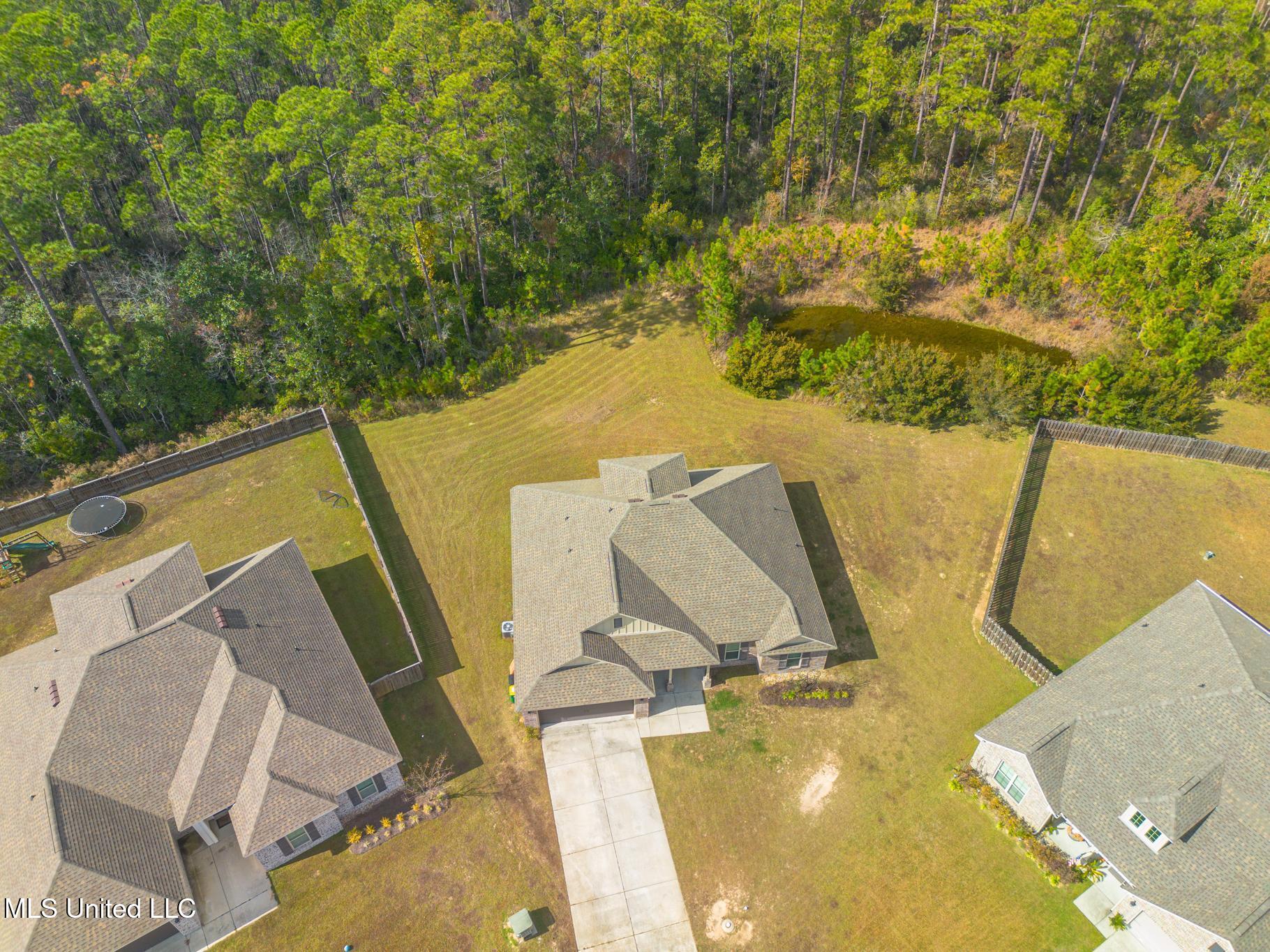 11816 Smokey Court Ocean Springs, MS 39564 - Photo 4 of 43 3-5