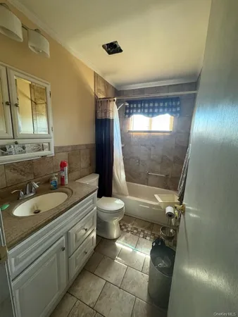 $525,000 | 320 40th Street, Copiague, NY 11726