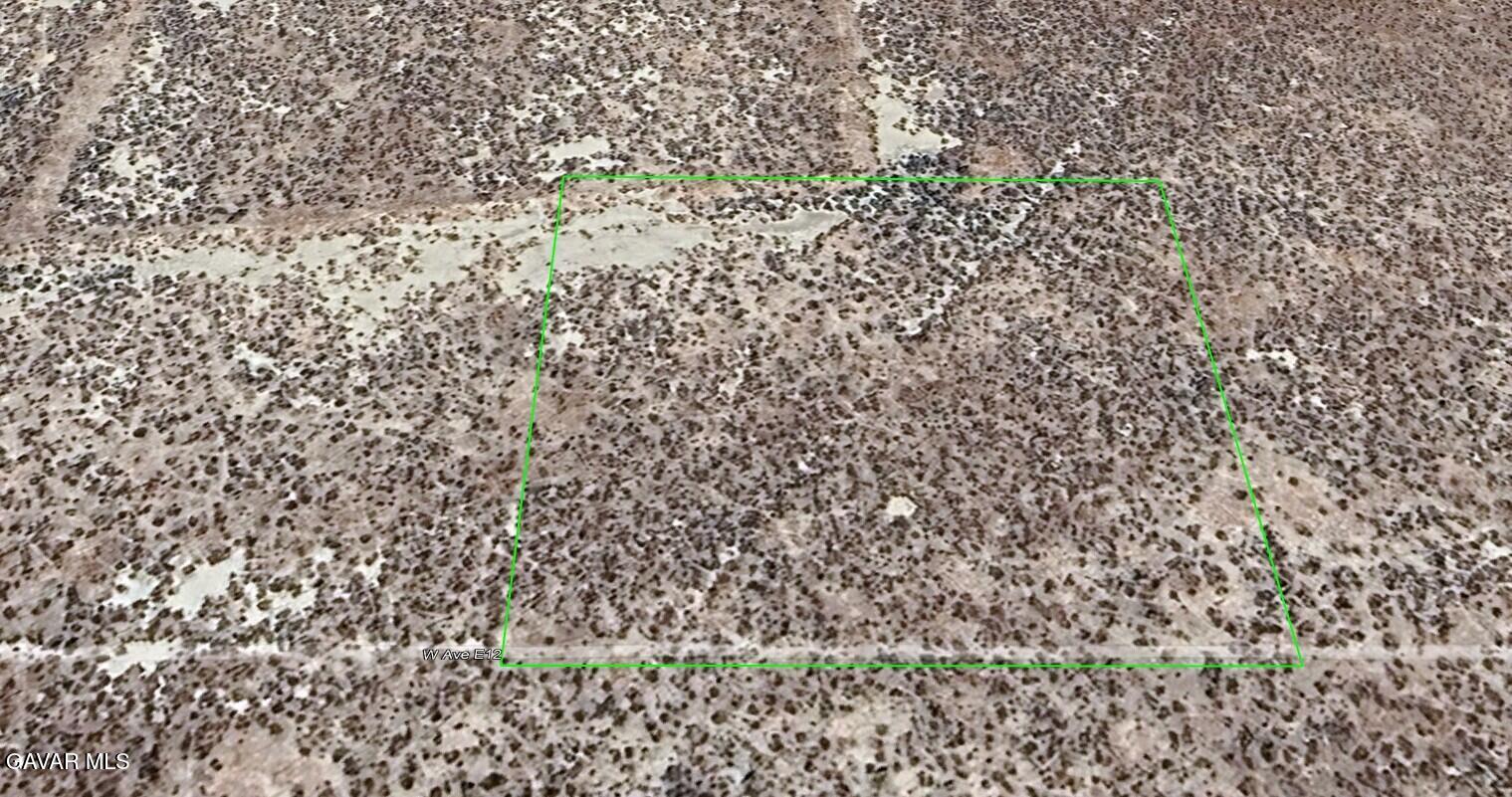 E12 Vic 65th St & Avenue West Lancaster, CA 93536 - Photo 2 of 12 a bathroom with a shower curtain