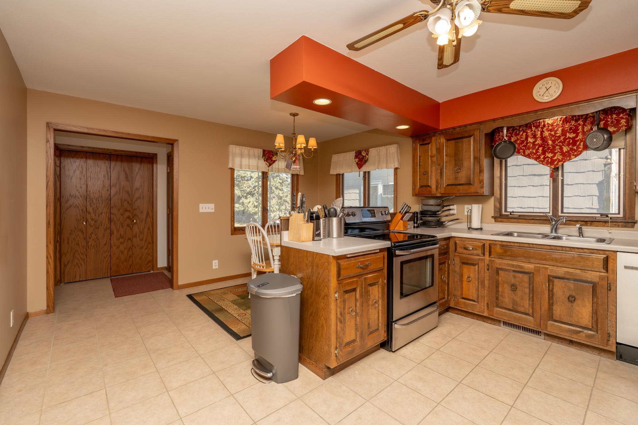 110 1st Street Southwest New Prague, MN 56071 - Photo 9 of 28