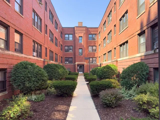 $1,500 | 5746 North Winthrop Avenue, Unit 303, Chicago, IL 60660