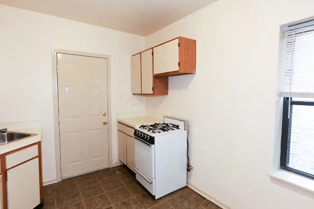 $1,500 | 5746 North Winthrop Avenue, Unit 303, Chicago, IL 60660