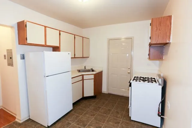 $1,500 | 5746 North Winthrop Avenue, Unit 303, Chicago, IL 60660