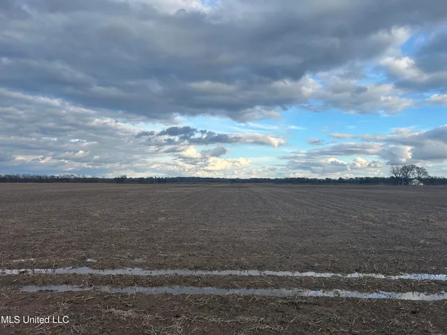 $935,000 | 1486 Hot Thornton Road, Tunica, MS 38676