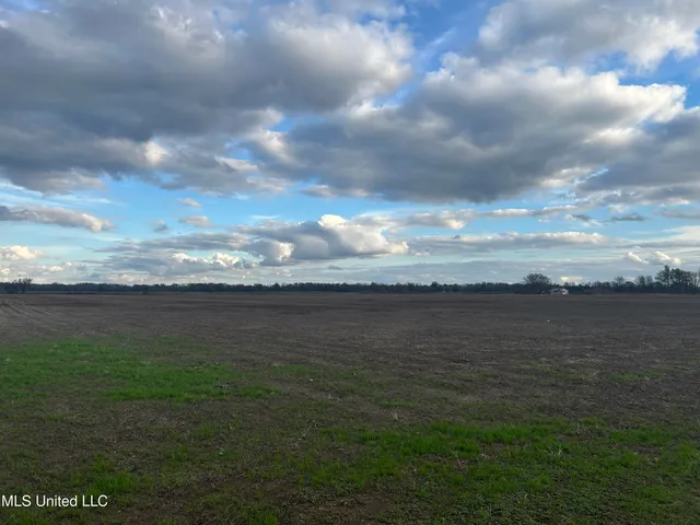 $935,000 | 1486 Hot Thornton Road, Tunica, MS 38676