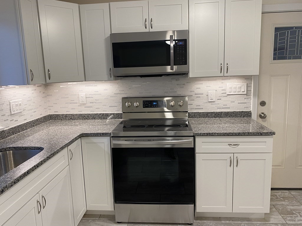 12 Hemenway Road Swampscott, MA 01907 - Photo 4 of 30 Gallery Image 4