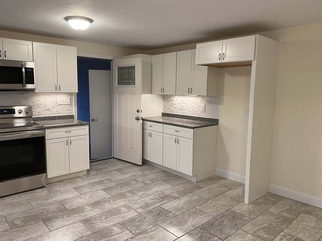 12 Hemenway Road Swampscott, MA 01907 - Photo 7 of 30 Gallery Image 7