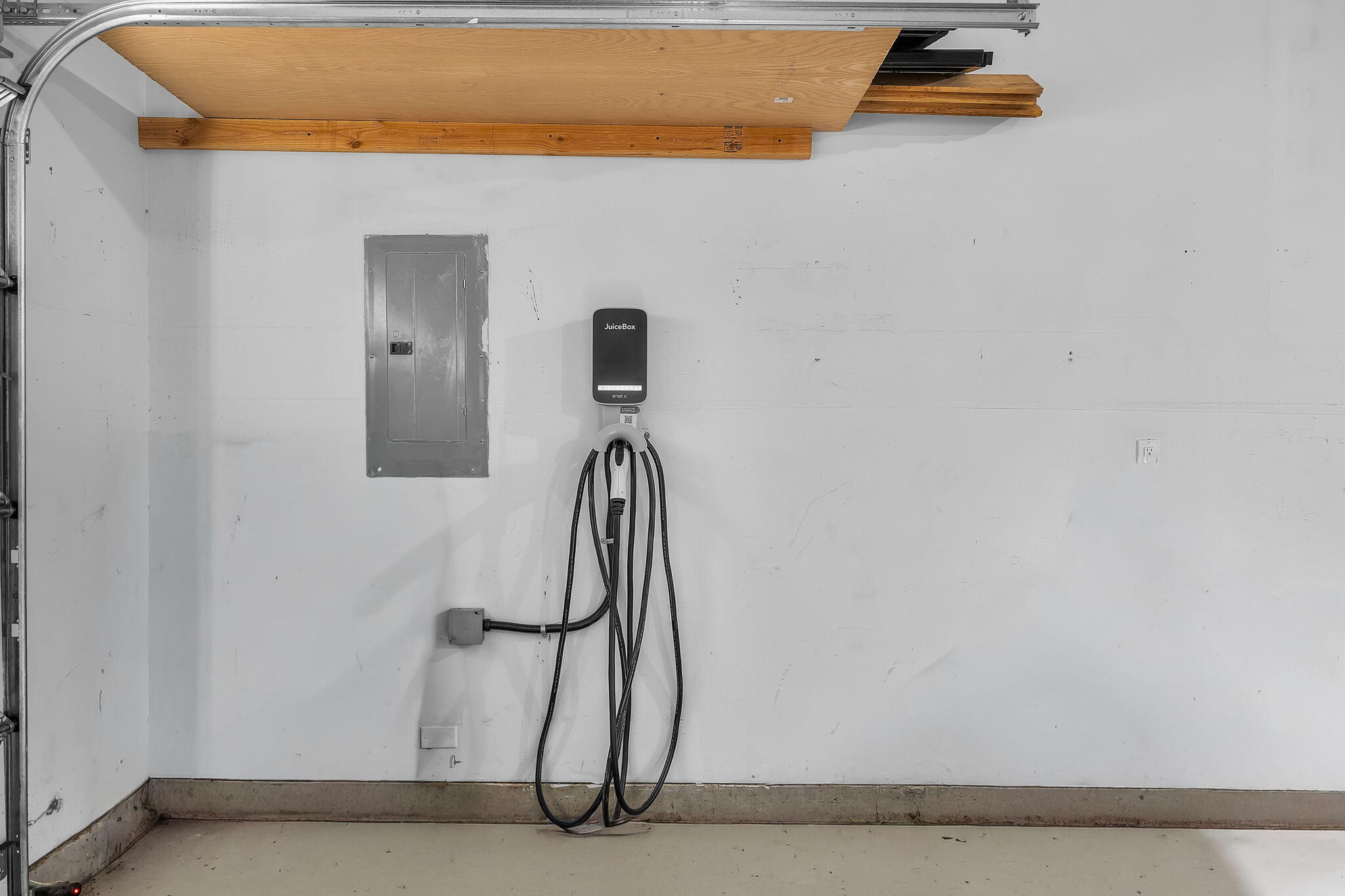 17064 Sacramento Road Bend, OR 97707 - Photo 30 of 50 a picture of a room with a mirror and wooden floor