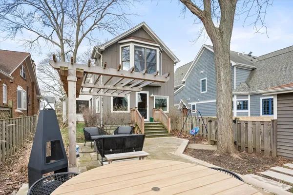 $889,000 | 1233 Glencoe Avenue, Highland Park, IL 60035