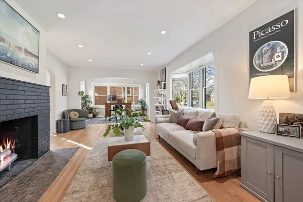 $889,000 | 1233 Glencoe Avenue, Highland Park, IL 60035