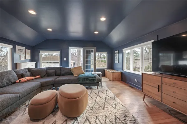 $889,000 | 1233 Glencoe Avenue, Highland Park, IL 60035