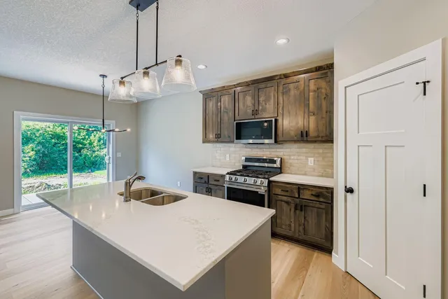 $454,164 | 6363 Goodwin Lane, Wyoming, MN 55092