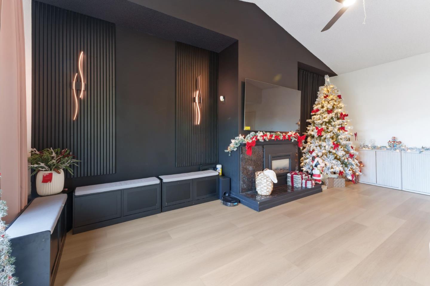 2422 North Main Street, Unit F Salinas, CA 93906 - Photo 6 of 22 a room with toys and potted plants