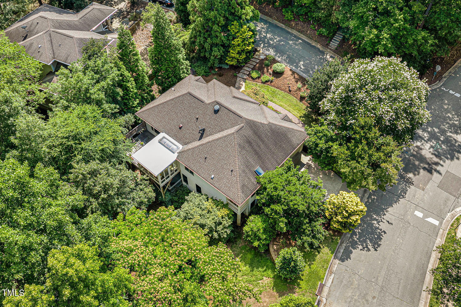 101 Cardiff Place Chapel Hill, NC 27516 - Photo 76 of 82 an aerial view of a house with a garden