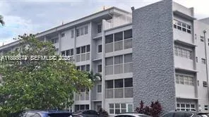 $1,900 | 215 Southeast 3rd Avenue, Unit 107A, Hallandale Beach, FL 33009