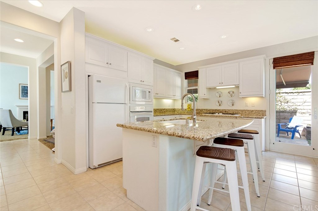 2530 Cornerstone Lane Costa Mesa, CA 92626 - Photo 4 of 28