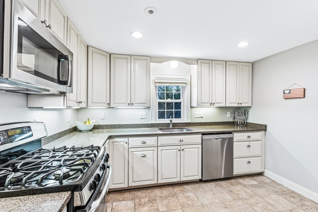43 Nathaniel Road Winchester, MA 01890 - Photo 11 of 41 Gallery Image 11