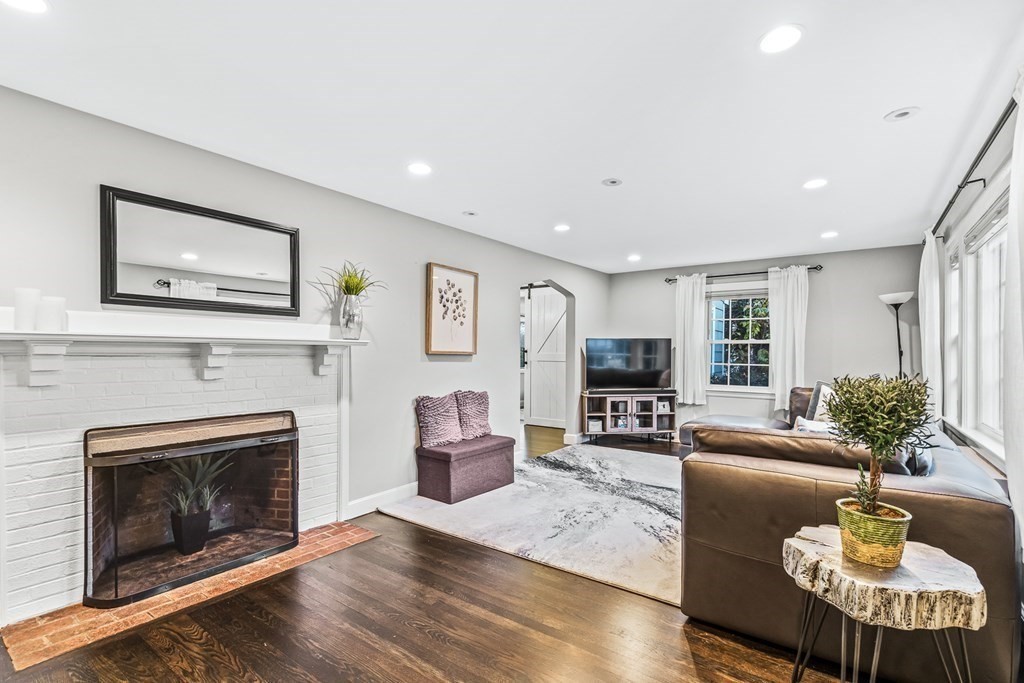 43 Nathaniel Road Winchester, MA 01890 - Photo 4 of 41 Gallery Image 4