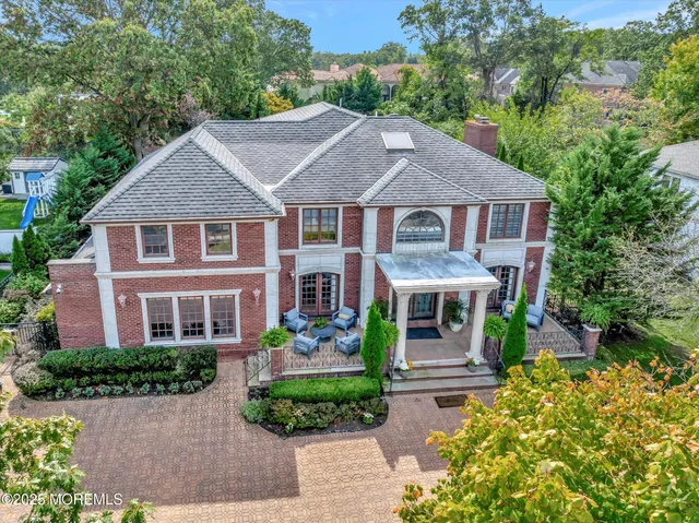 a view of entryway and hall