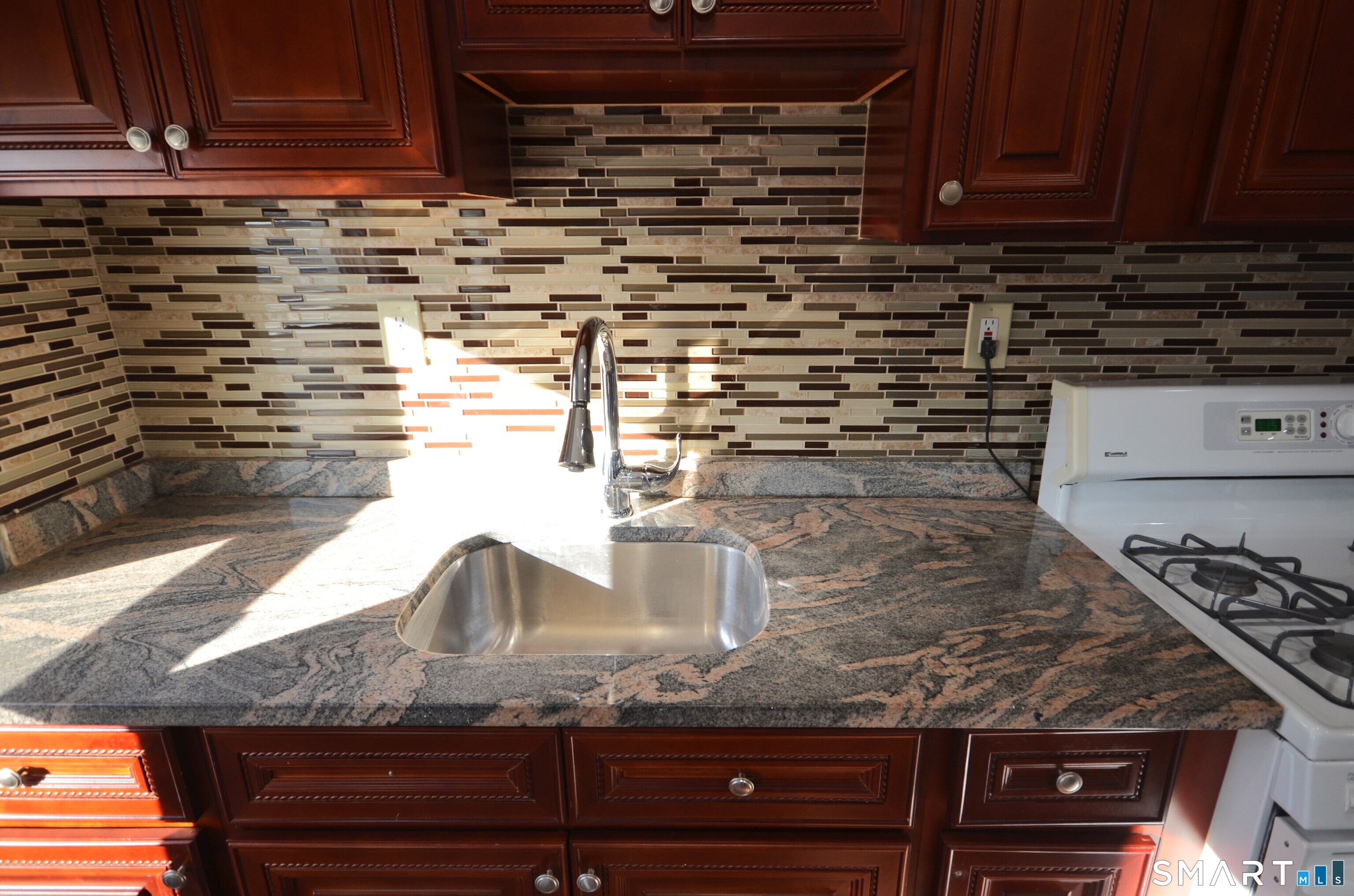 70 Westfield Avenue Bridgeport, CT 06606 - Photo 6 of 19