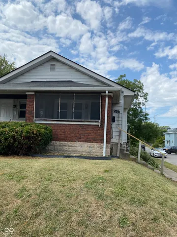 $695 | 856 North Bradley Avenue, Indianapolis, IN 46201