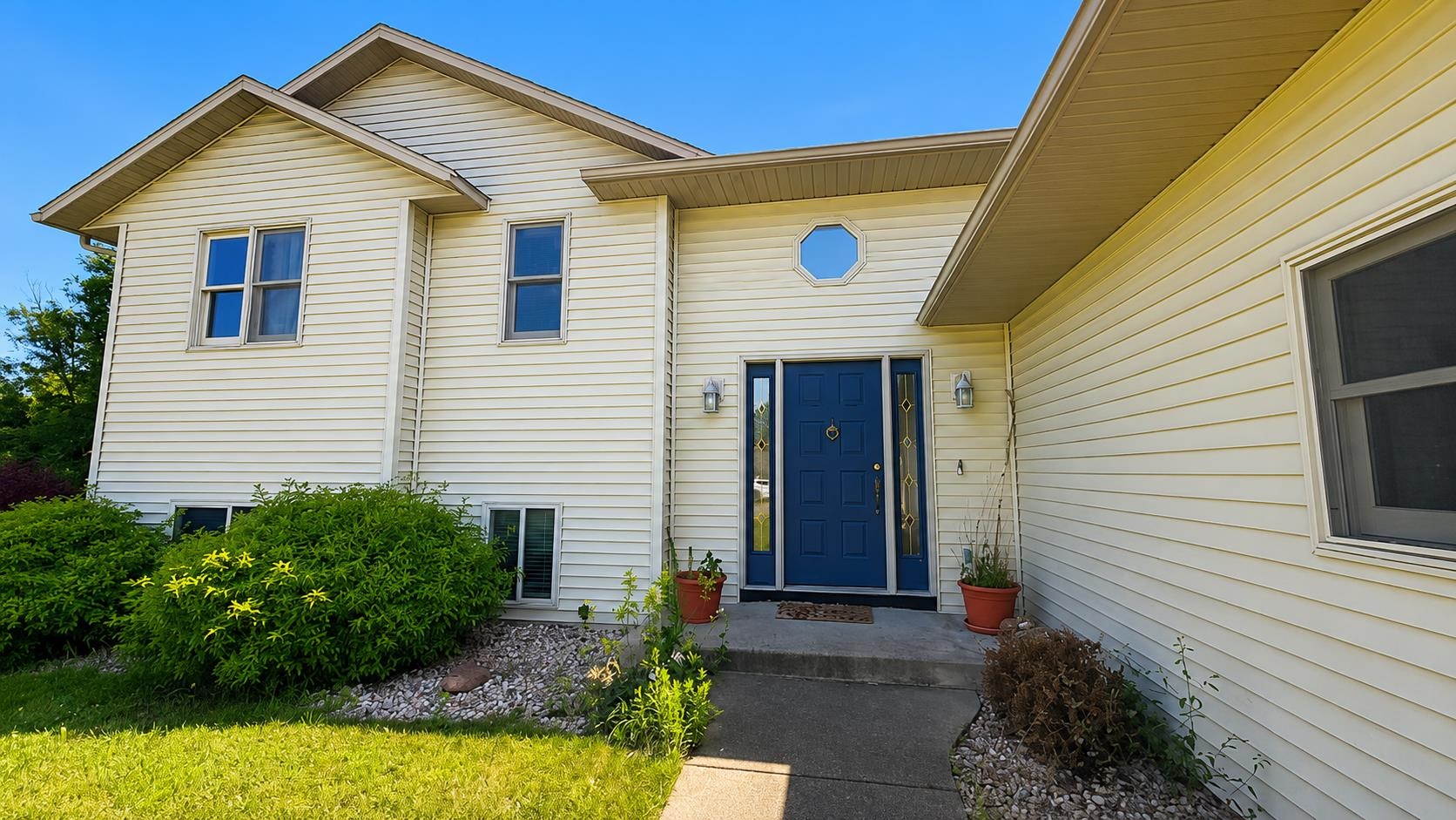 23 Jaz Circle Reedsburg, WI 53959 - Photo 2 of 34
