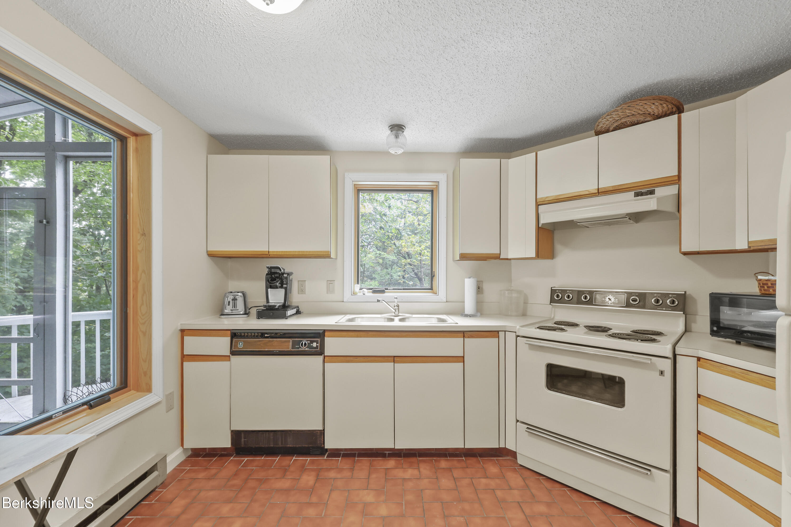 115 Wood Duck Road Lee, MA 01238 - Photo 17 of 51 kitchen