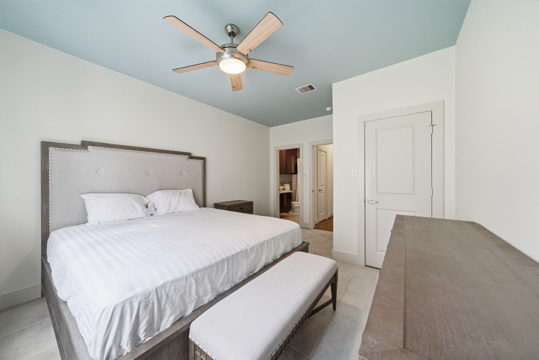 4129 Dickson Street Houston, TX 77007 - Photo 29 of 36 a bedroom with a bed and a chandelier