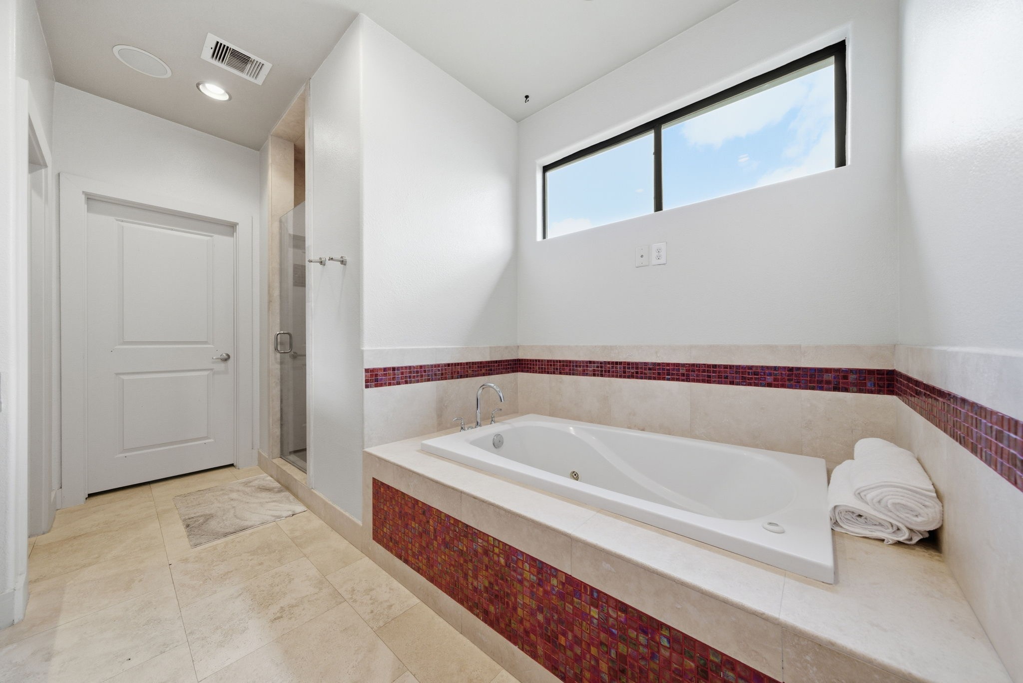 4129 Dickson Street Houston, TX 77007 - Photo 30 of 36 a bathroom with a tub and shower