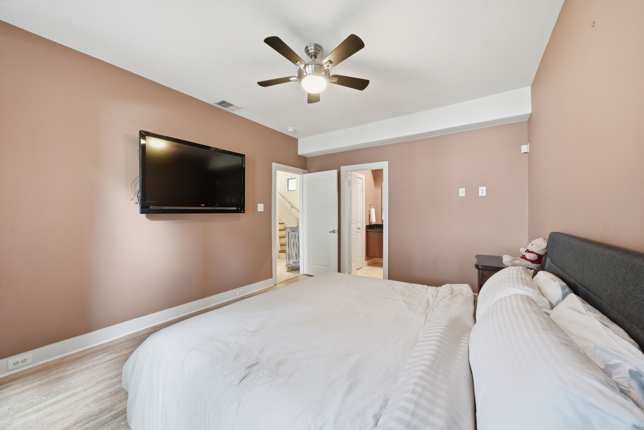 4129 Dickson Street Houston, TX 77007 - Photo 31 of 36 a bedroom with a large bed and a flat screen tv