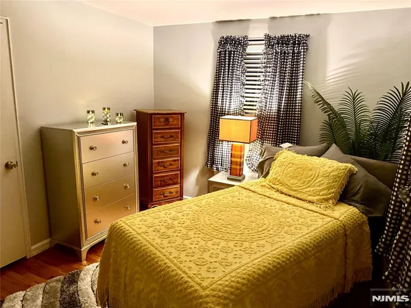 $1,250 | 53 Donor Avenue, Elmwood Park, NJ 07407