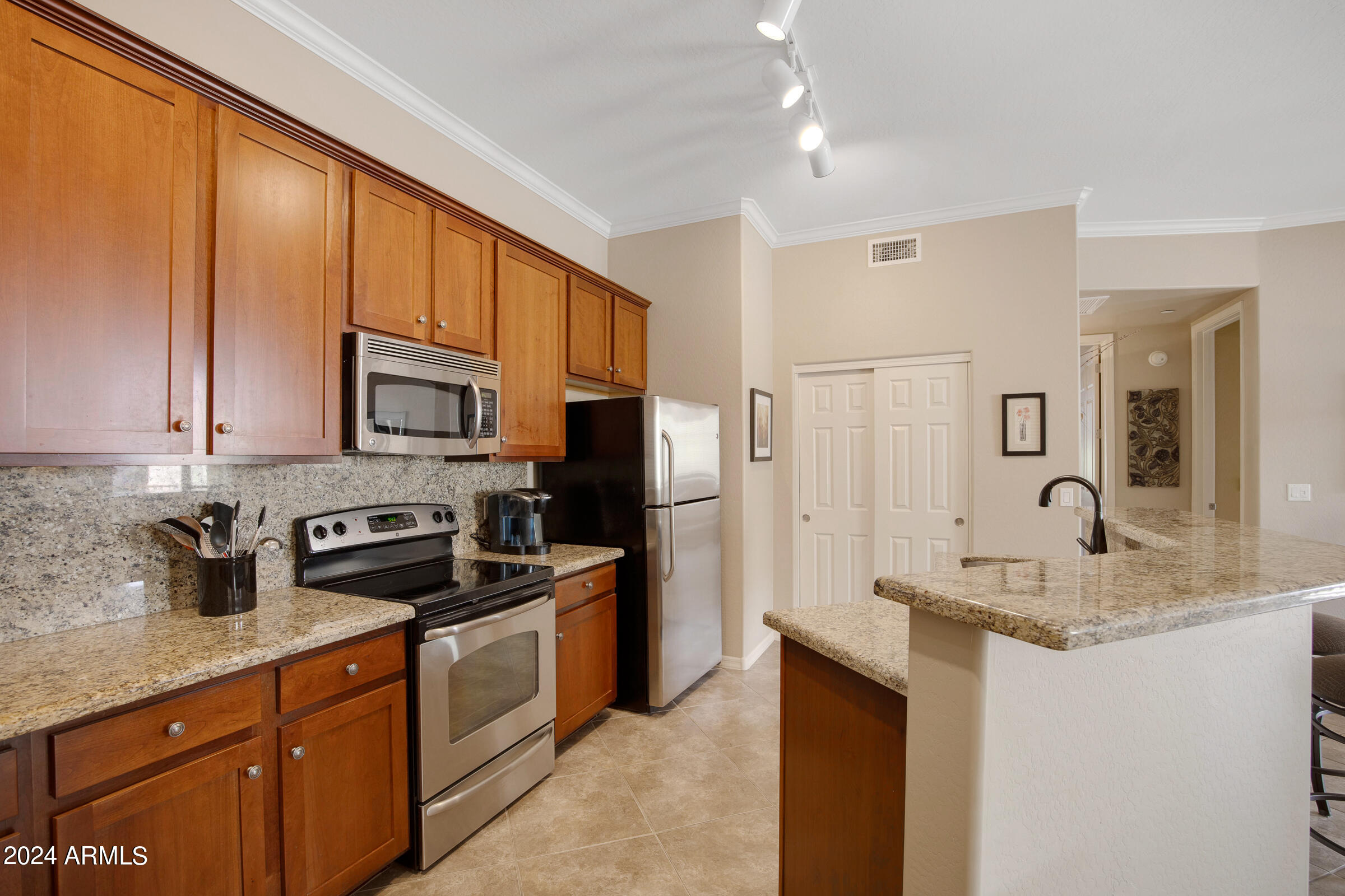 3330 South Gilbert Road, Unit 2028 Chandler, AZ 85286 - Photo 7 of 31 3330 S Gilbert Rd #2028-12