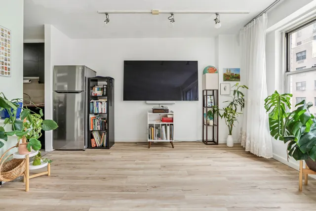 $5,300 | 136 East 56th Street, Unit 10H | Midtown East