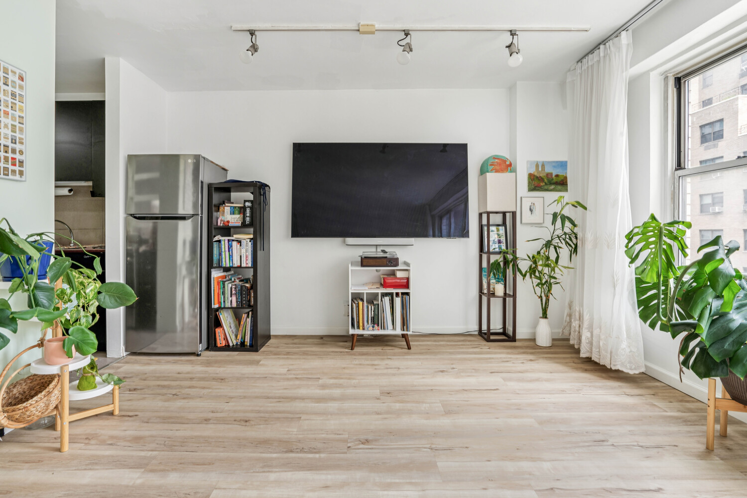 136 East 56th Street, Unit 10H Manhattan, NY 10022 - Photo 6 of 9