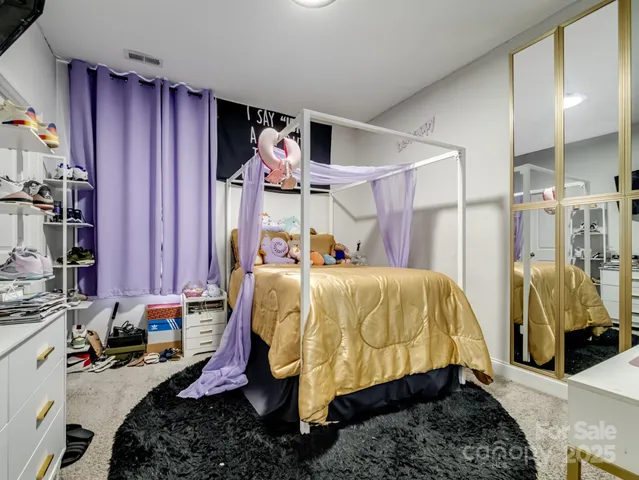 a bed room with a bed and a closet