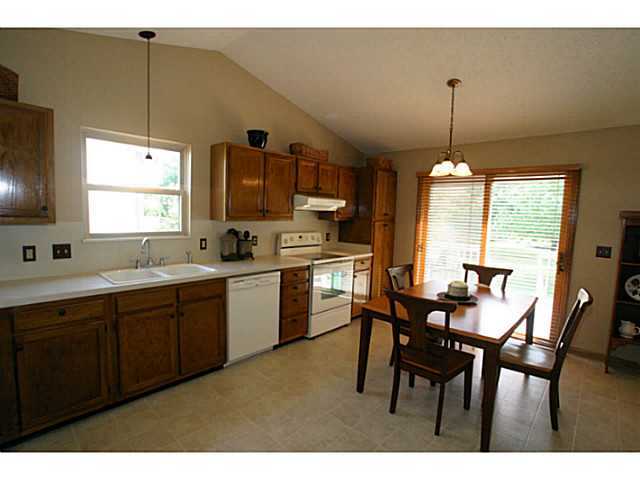 906 Hines Road Columbus, OH 43230 - Photo 3 of 15
