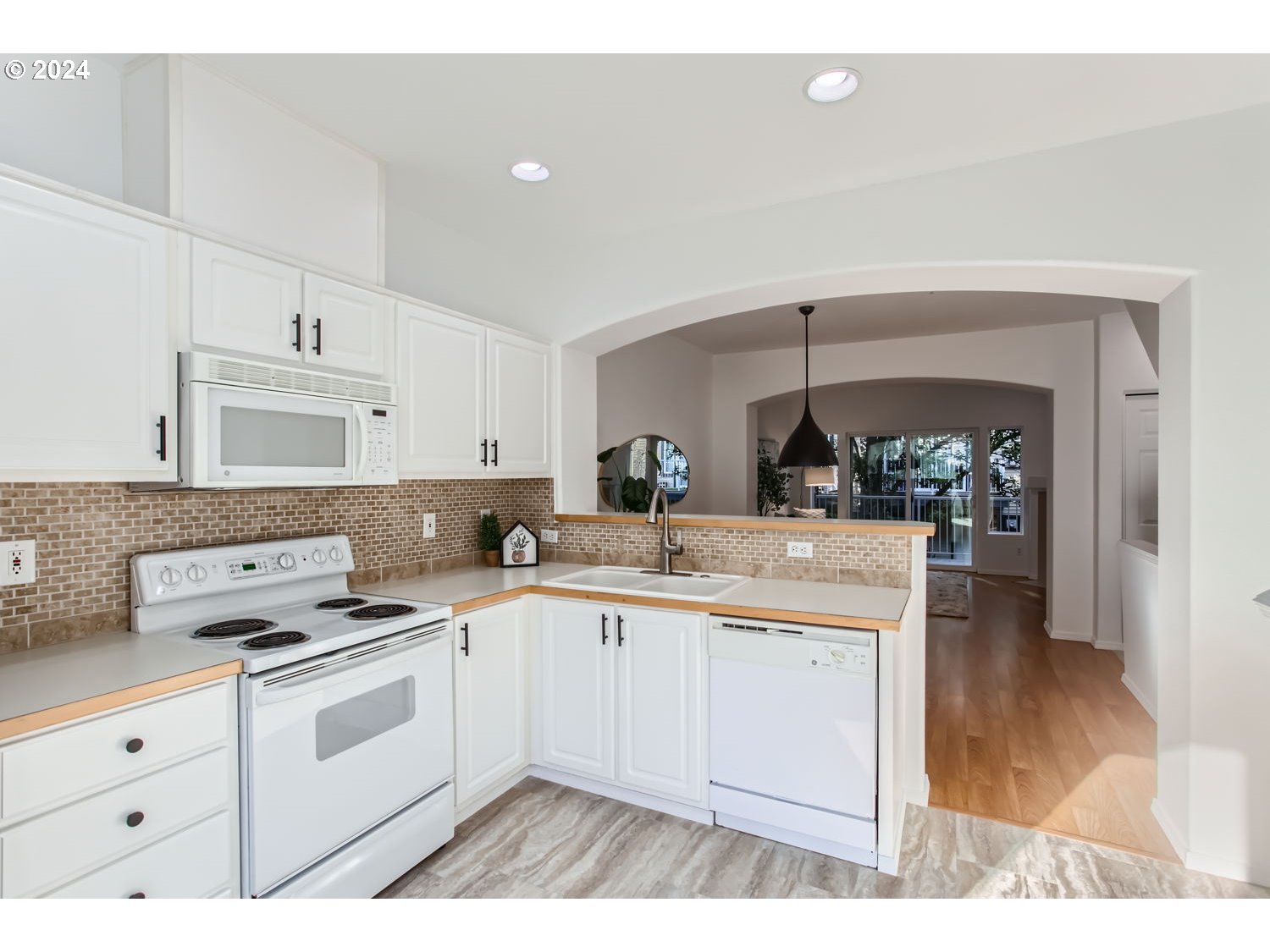 13850 Southwest Scholls Ferry Road, Unit 103 Beaverton, OR 97007 - Photo 11 of 27 Kitchen