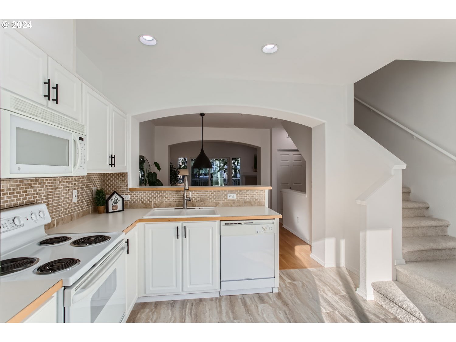 13850 Southwest Scholls Ferry Road, Unit 103 Beaverton, OR 97007 - Photo 12 of 27 Kitchen