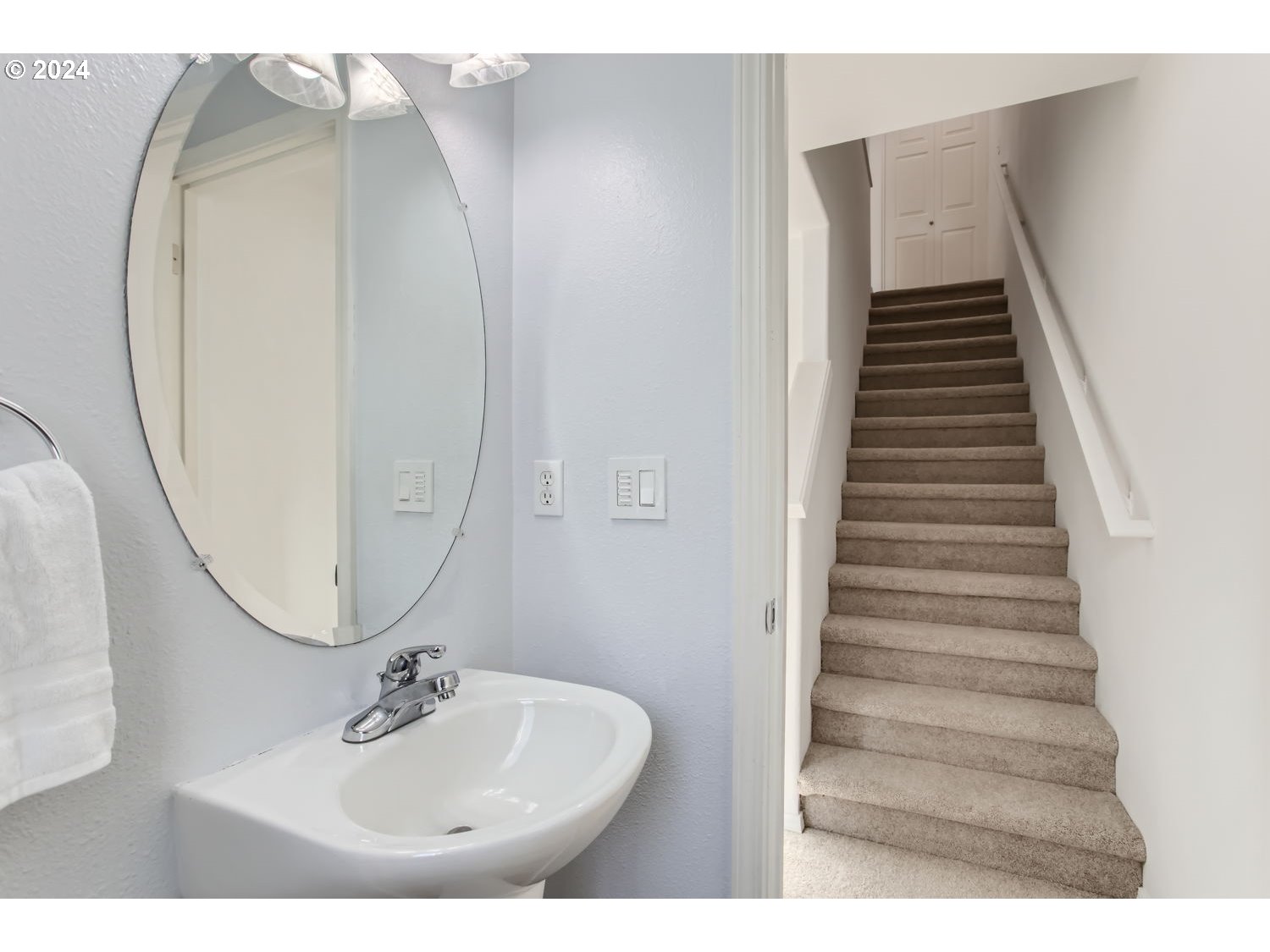 13850 Southwest Scholls Ferry Road, Unit 103 Beaverton, OR 97007 - Photo 15 of 27 Bathroom