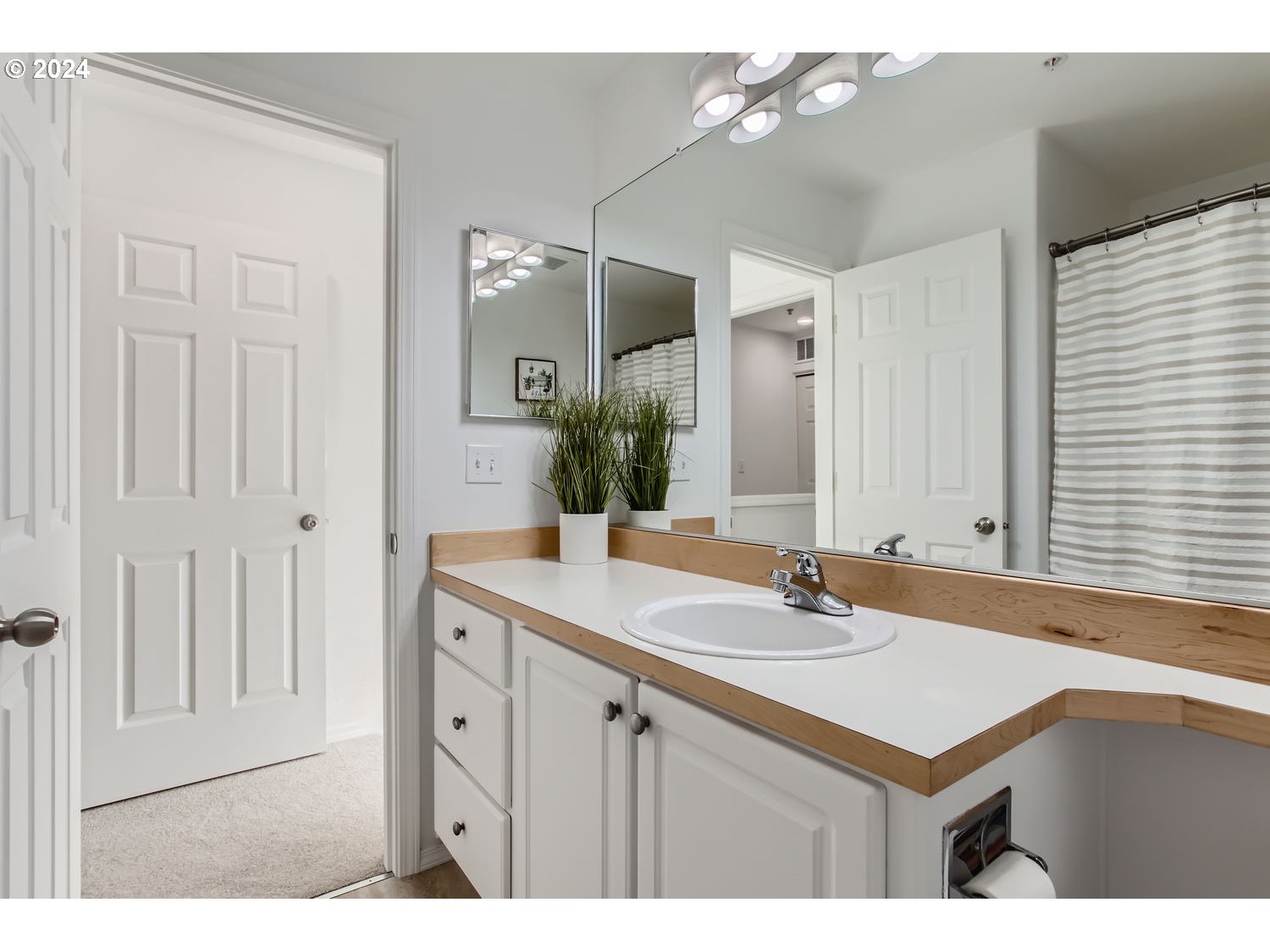 13850 Southwest Scholls Ferry Road, Unit 103 Beaverton, OR 97007 - Photo 20 of 27 Bathroom, Attached