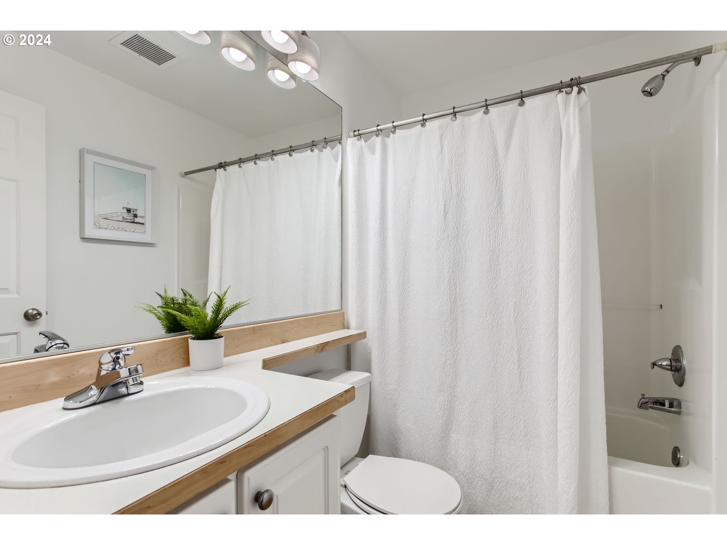 13850 Southwest Scholls Ferry Road, Unit 103 Beaverton, OR 97007 - Photo 23 of 27 Bathroom