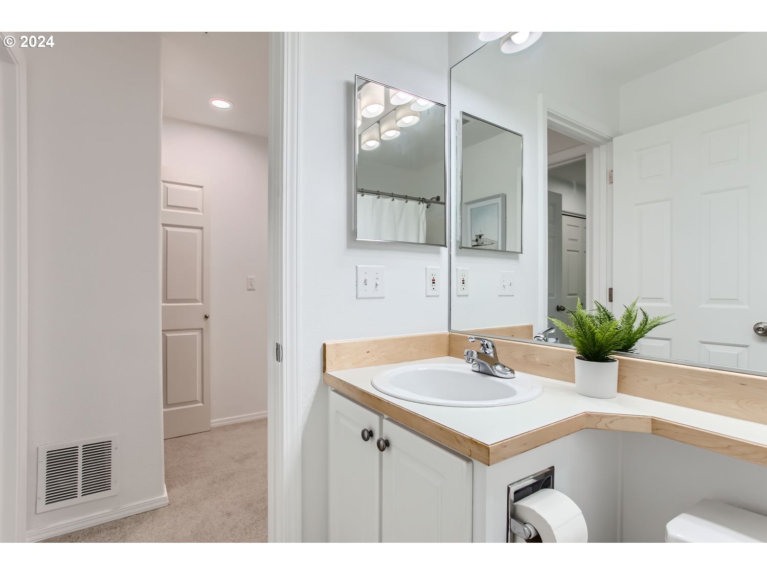 13850 Southwest Scholls Ferry Road, Unit 103 Beaverton, OR 97007 - Photo 24 of 27 Bathroom