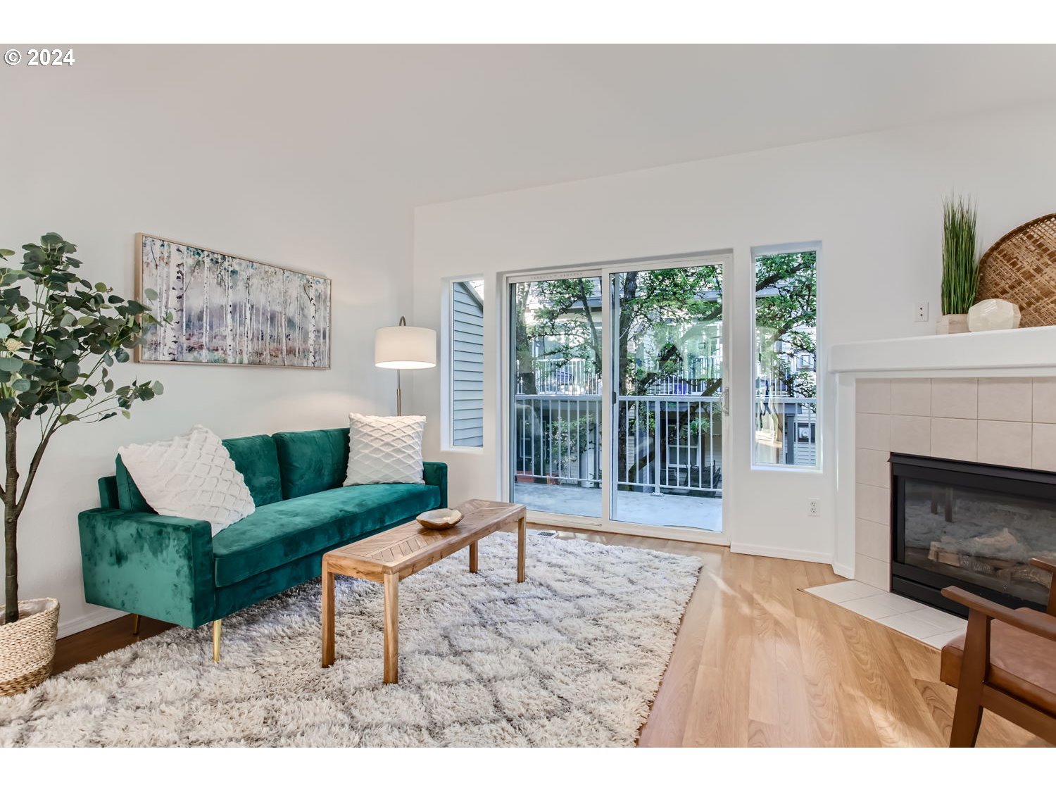 13850 Southwest Scholls Ferry Road, Unit 103 Beaverton, OR 97007 - Photo 4 of 27 Living Room
