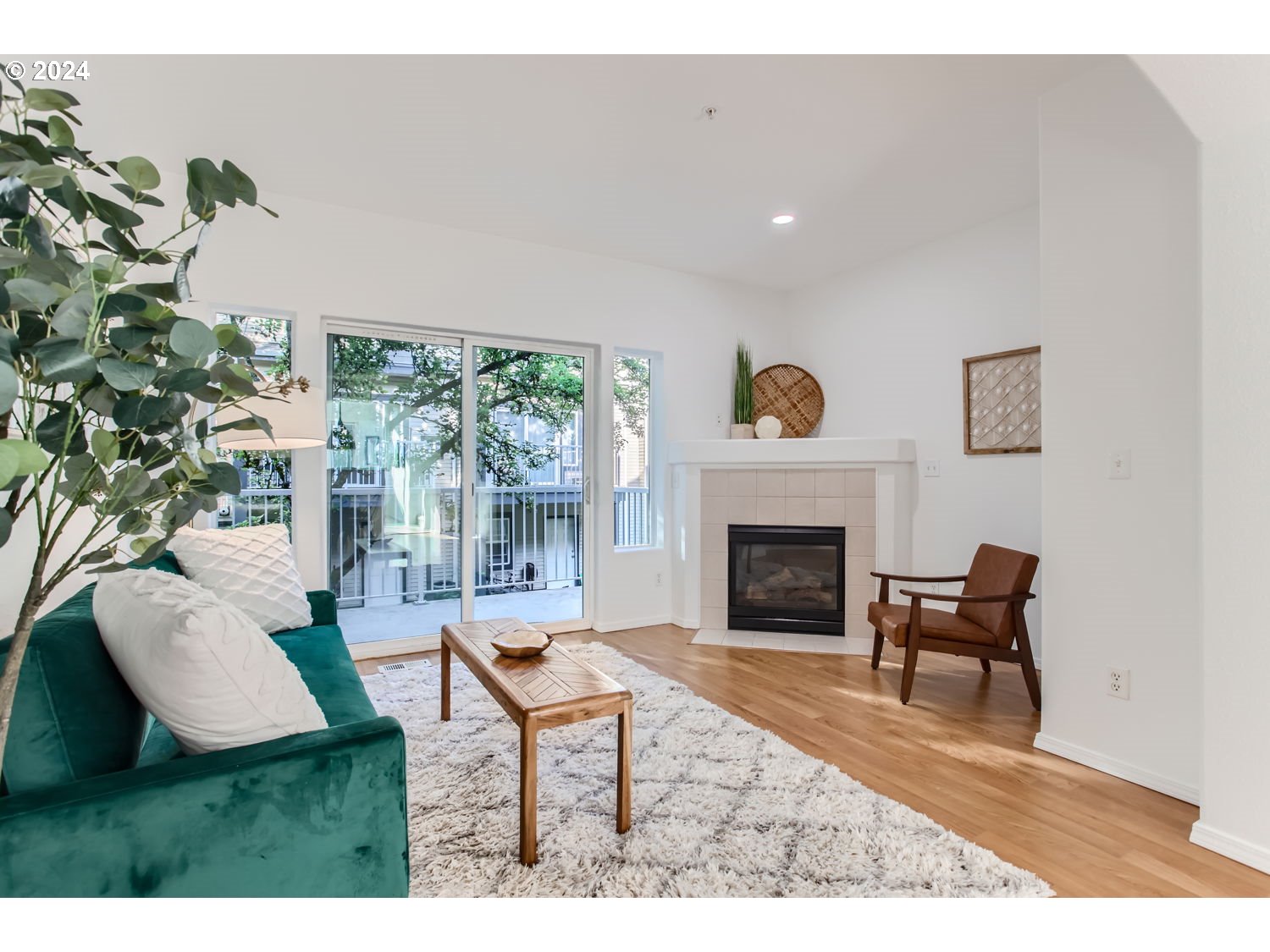13850 Southwest Scholls Ferry Road, Unit 103 Beaverton, OR 97007 - Photo 5 of 27 Living Room