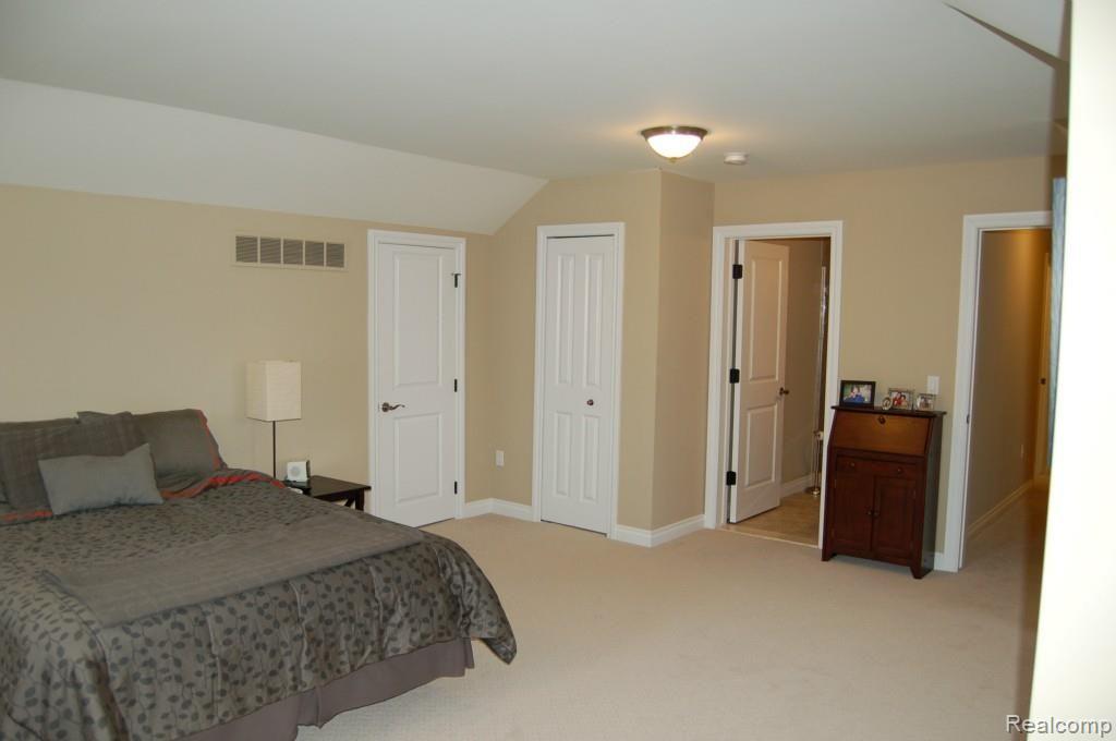 1972 Pembroke Road Birmingham, MI 48009 - Photo 14 of 26 Second Master with Walk-In Closet and Full Bath