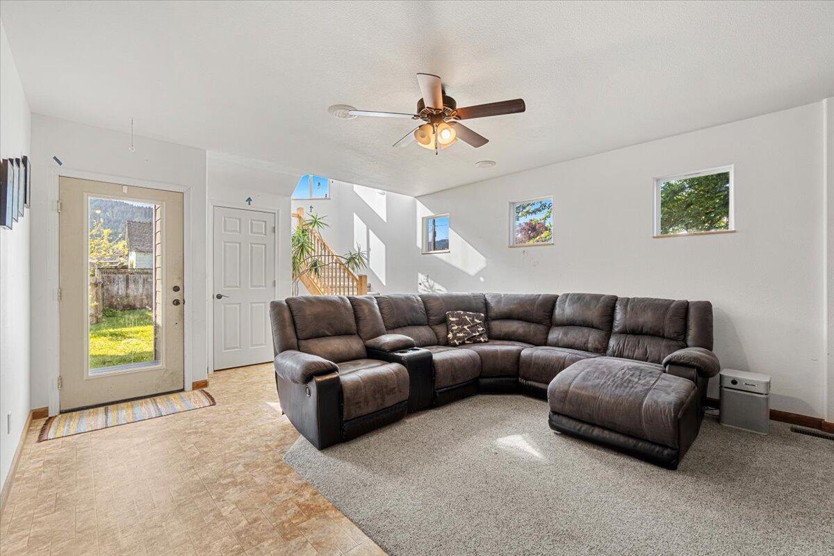 145 Columbus Street Rio Dell, CA 95562 - Photo 12 of 40