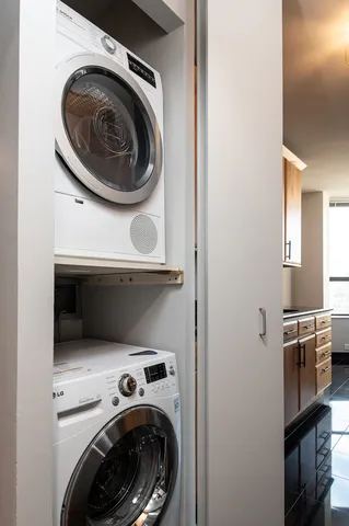 $4,075 | 400 East Ohio Street, Unit 2302, Chicago, IL 60611