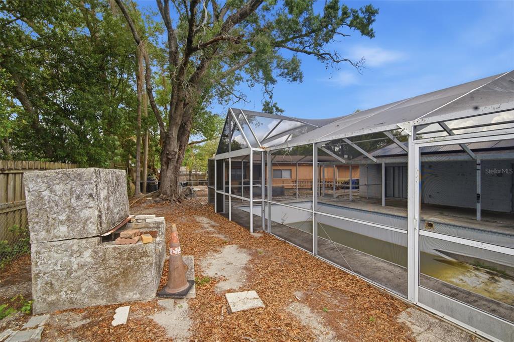 4449 Tarpon Drive Tampa, FL 33617 - Photo 32 of 36