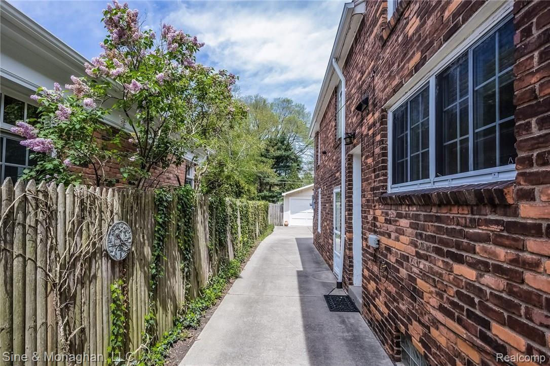 214 Merriweather Road Grosse Pointe, MI 48236 - Photo 77 of 85 081-Rear_View-4152948-medium.jpg